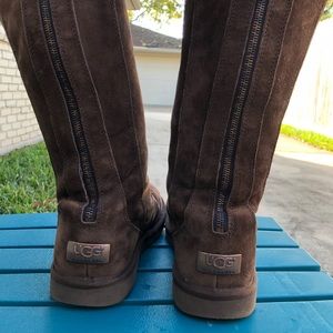Chocolate Uggs Size 9- Fits like a Size 8. EUC.